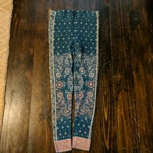Super cute leggings** donating aoon make offer**